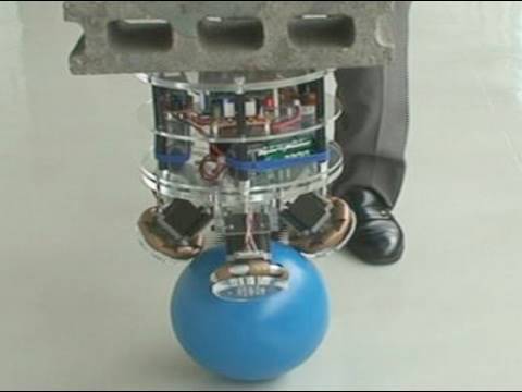 東北学院大学、ロボット基礎工学の熊谷教授が開発したロボット
